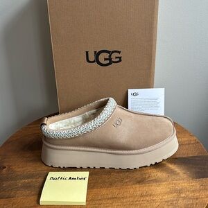 NEW Women's UGG SAND Tazz
Platform Slippers Shoes - Women's
Size 8 Mules